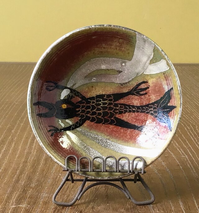 コロナ撃退　アマビエ　小皿　辰砂　銀彩　　スタンド付きです