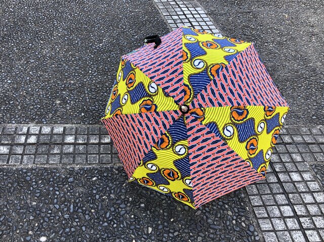e129-アフリカ布日傘の画像1枚目