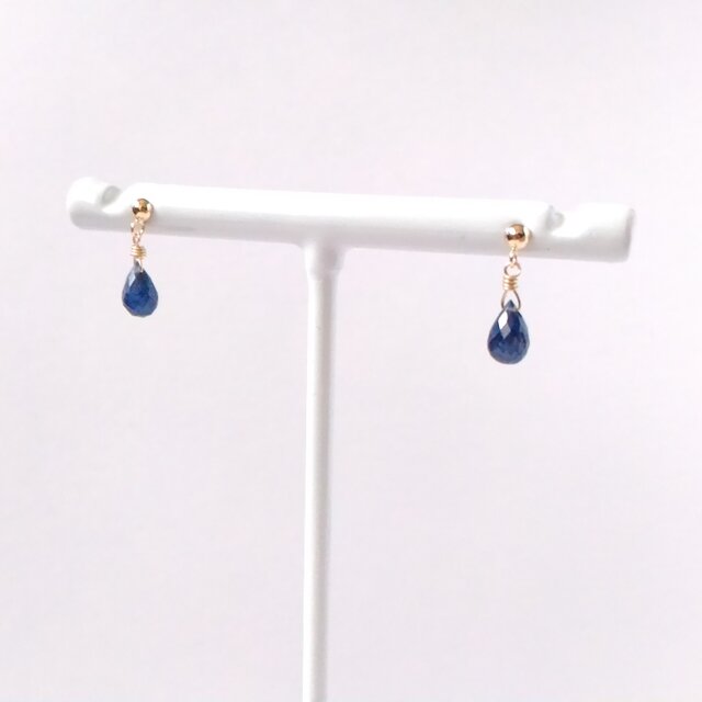 (K10)サファイアの一粒ピアス/ドロップカットの画像1枚目