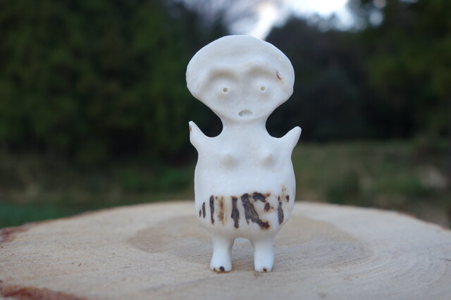 【角偶】T/鹿角から削り出した人形(ひとがた)/お守りの画像1枚目