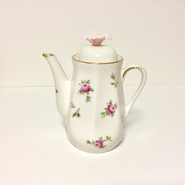 陶花の付いた小バラのミルク(ソース)ポット