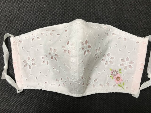 シンプルマスク❣️ハンドメイド ワンポイント刺繡立体マスクZ | iichi 日々の暮らしを心地よくする