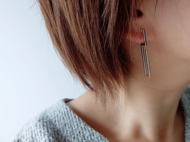 Sibilia Pibitaオシャレなハンドクラフトピアス Sibilia Brass Sticks XSシンプル真鍮製のハンドクラフトピアス
