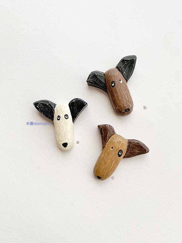 ウォルナットのブローチ ぶち犬 Iichi ハンドメイド クラフト作品 手仕事品の通販