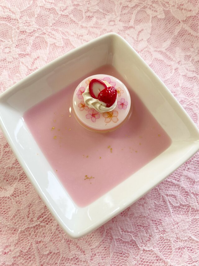 桜デザインケーキのアクセサリートレイの画像1枚目