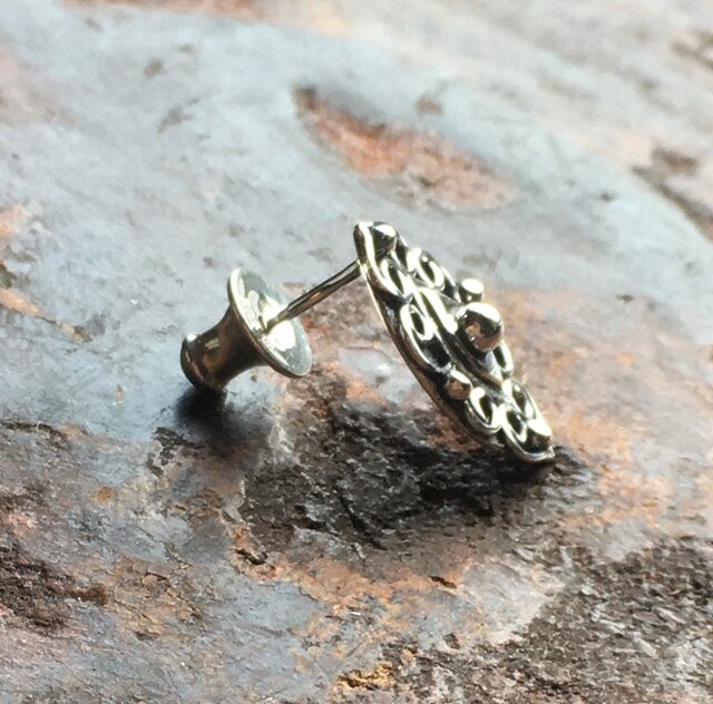 第三の目ピアス [he58] | iichi 日々の暮らしを心地よくする