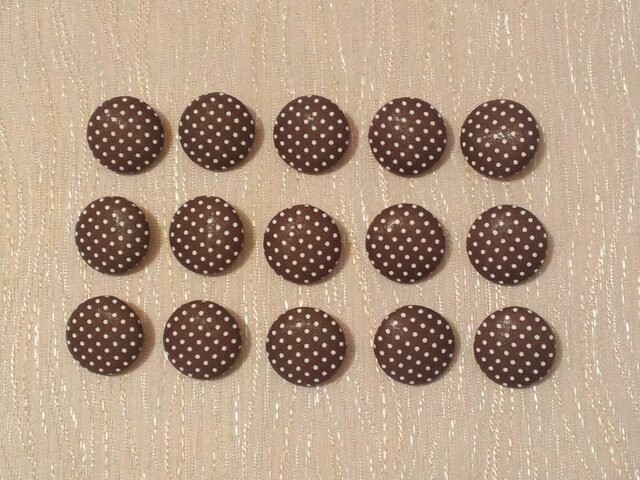 【M様ご予約品】茶色いドットのくるみボタン 22㎜×15個の画像1枚目