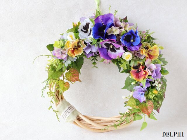 パンジーと紫陽花の三日月リース【アーティフィシャルフラワー】お誕生日祝い 開店祝い 新築祝いの画像1枚目