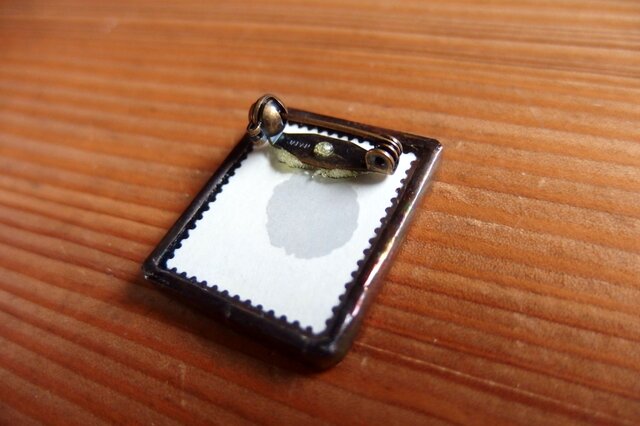 ヴィンテージ切手のブローチ - 日本 白鳥5円切手 | iichi 日々の暮らし