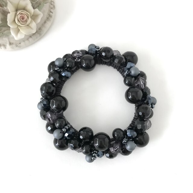 ハーフ シュシュ☆ビーズ ヘアゴム☆ハンドメイド 黒 ブラック ビジュー クロッシェ シュシュ 黒 かぎ針編み ビーズ