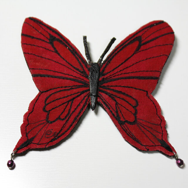 蝶のブローチ | iichi ハンドメイド・アンティーク・食品・ギフト・手作り