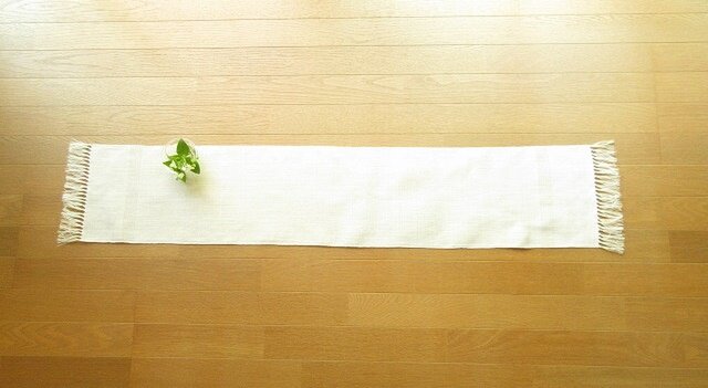 5)真っ白の麻(ラミー)の手織りテーブルセンターの画像1枚目