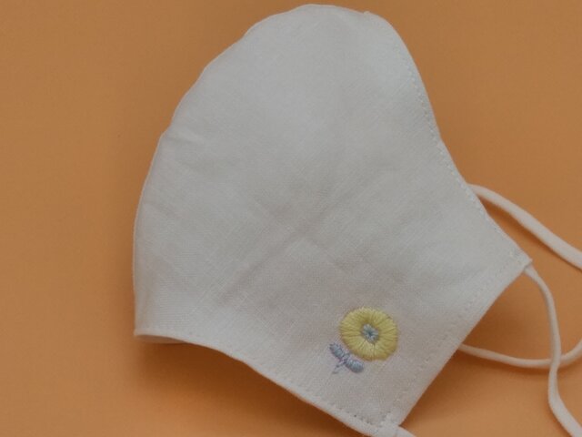 北欧風刺繍❁ホワイト麻100%立体マスク(調節ゴム・ポケット付き)の画像1枚目