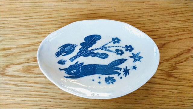 リスと鳥の器の画像1枚目