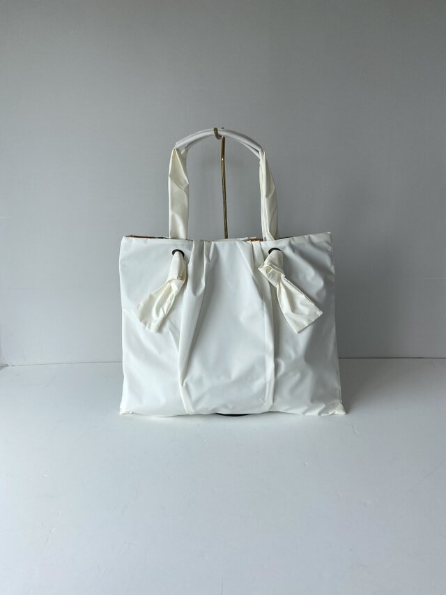 ふんわり＊軽量撥水ナイロン トート＊ホワイト＊A4収納可能