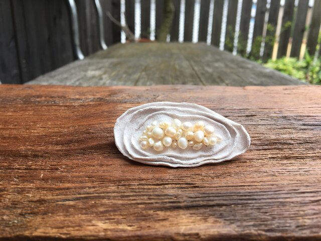 革花のブローチピン(パール)小 金具3.5cm 白bの画像1枚目
