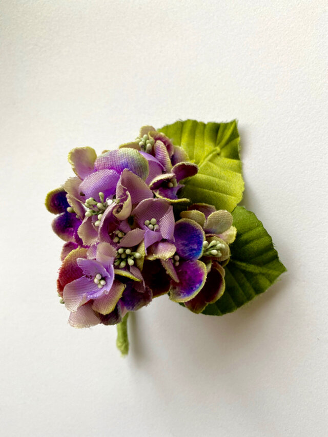 布花 小さな紫陽花のコサージュ Aの画像1枚目