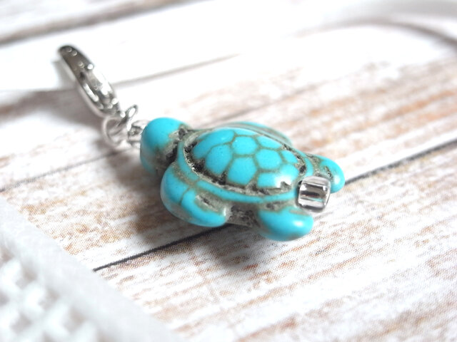 マスクチャーム 人工ターコイズの亀さんビーズ | iichi 日々の暮らしを