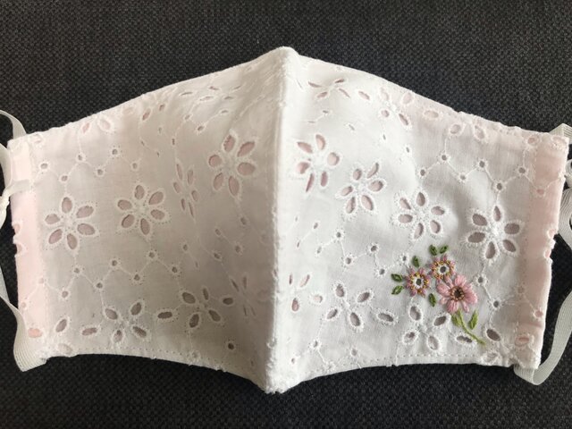 ワンポイント刺繍立体マスク4の画像1枚目