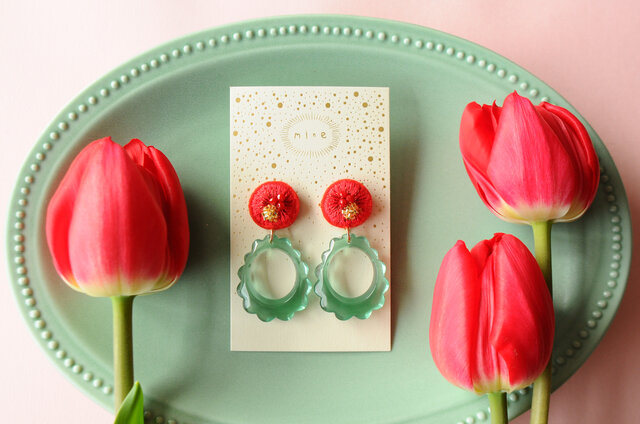 <titi~ナンデモナイヒノ耳飾~>刺繍イヤリング◎チューリップ/Tulipの画像1枚目