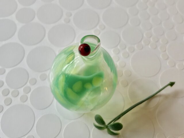 クローバーとてんとう虫小びん Iichi ハンドメイド クラフト作品 手仕事品の通販