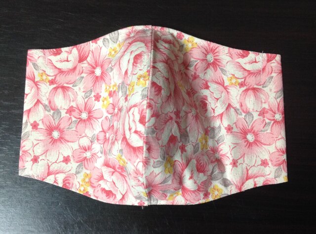 夏仕様立体マスクふんわりピンクの薔薇✳︎の画像1枚目