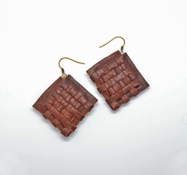 Weave ピアス 【medium】 赤茶 の画像1枚目