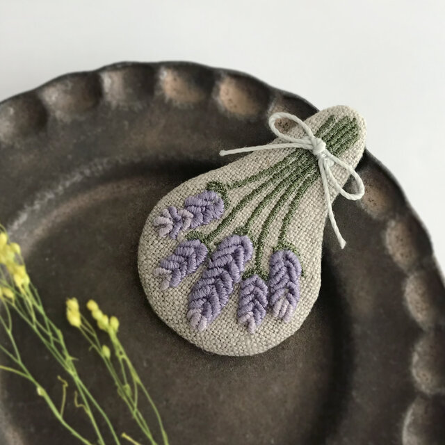 ラベンダー刺繍ブローチ【受注制作】 | iichi 日々の暮らしを心地よく