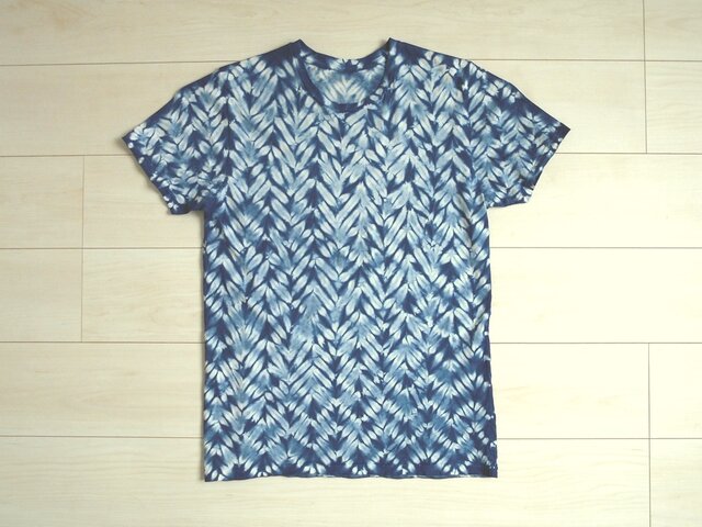 ◇100％自然素材 天然灰汁発酵建て 本藍染◇ 総絞りTシャツ（有松雁木