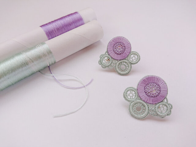 絹糸刺繍 HEDEBOステッチのイヤリングの画像1枚目