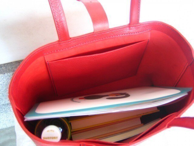 人気】【受注生産】赤色のしっかりA4トートバッグ（肩掛け） | iichi