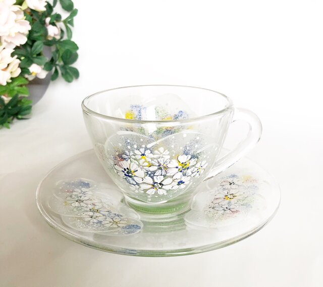 ハーブティーカップ(刺繍のように~お花を)緑系の画像1枚目