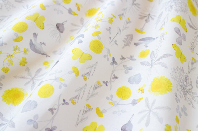 カットクロス・meadow flowers 白 / 60番手ローン 50cm×72cmの画像1枚目