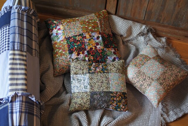 リバティパッチワーククッションカバー 赤、ピンク系小 | iichi 日々の