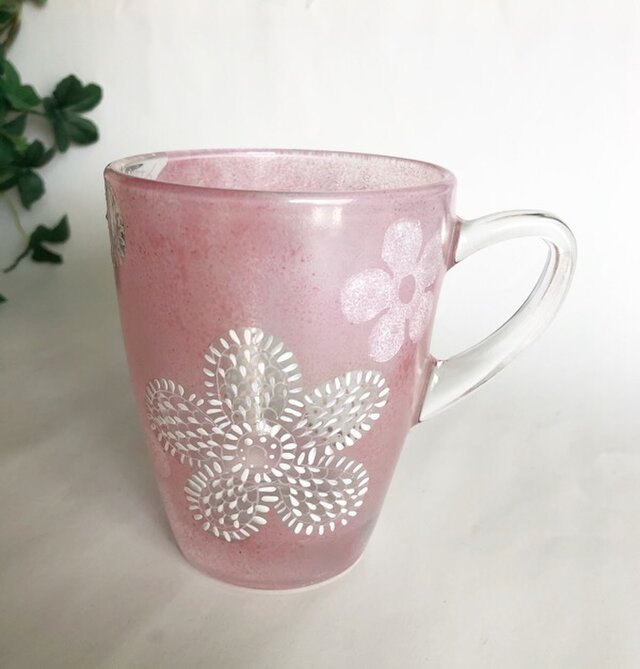 マグカップ もこもこ鱗とお花のレースのピンク色入り Iichi ハンドメイド クラフト作品 手仕事品の通販