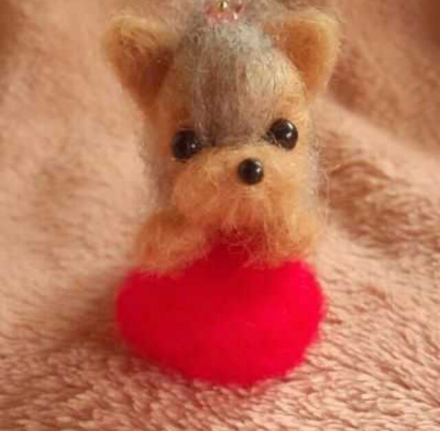 受注製作〕羊毛フェルト ヨークシャーテリア | iichi 日々の暮らしを