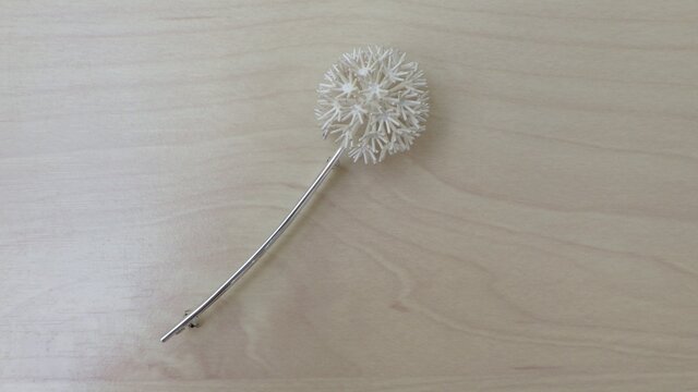 タンポポのブローチの画像1枚目