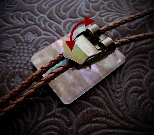 翡翠（かわせみ）ループタイ | iichi 日々の暮らしを心地よくする