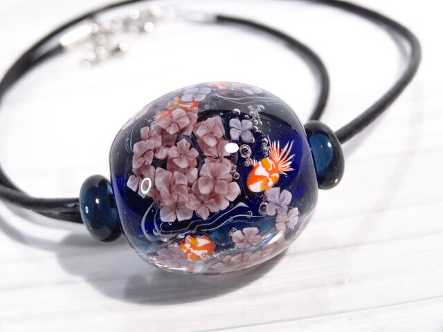 紫陽花と金魚のとんぼ玉(ガラス玉)の画像1枚目