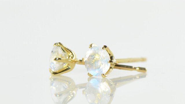 K18 ブルームーンストーン ピアス CC047CI | iichi 日々の暮らしを