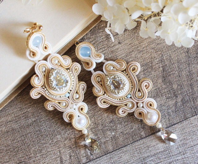 クリスタルとカルセドニーのウェディングソウタシエ【ピアスor