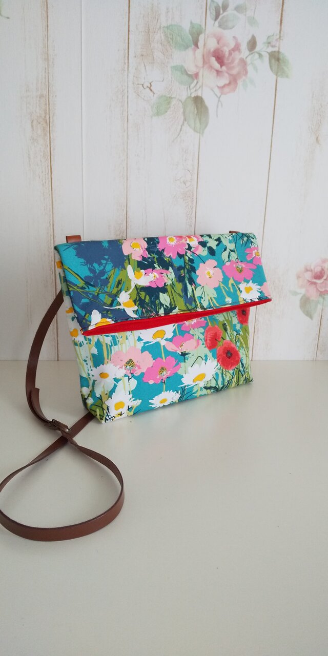 【再販】ART GALLERY FABRICS Mother's Garden Rich ショルダーバッグの画像1枚目