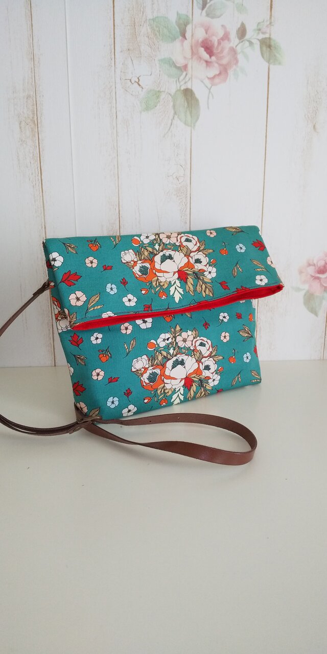 ART GALLERY FABRICS Soulmate Blooms lust ショルダーバッグの画像1枚目