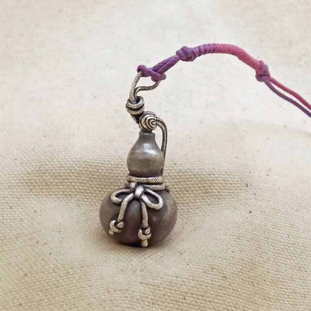 銀製の鈴『酒瓢箪』(シルバー925) 縁起物・お守り・魔除け | iichi