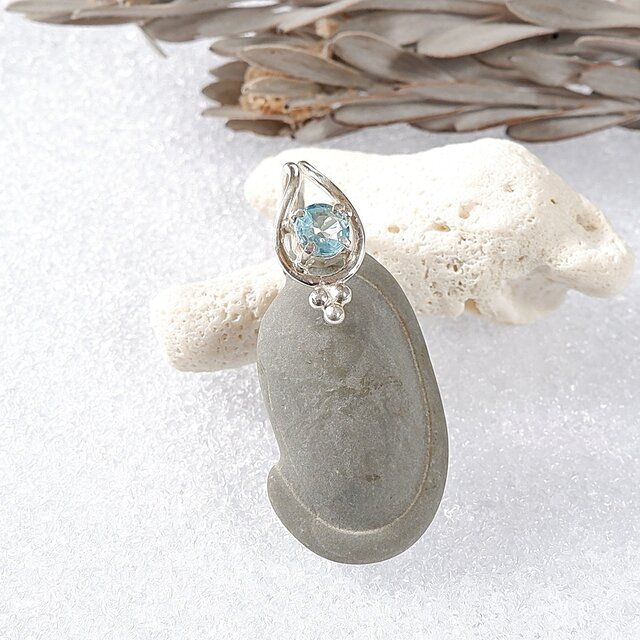 ～妖精の守り石～　フェアリーストーンとブルージルコンのペンダント