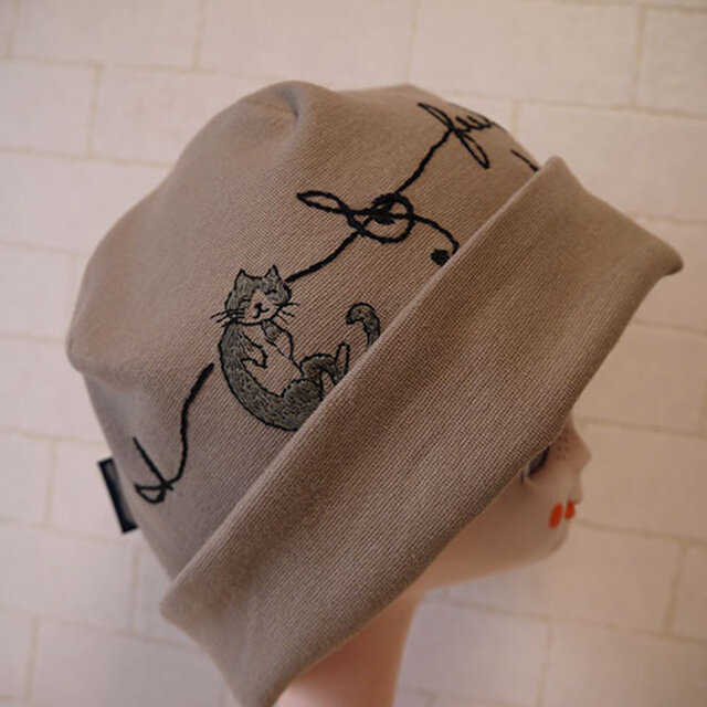 コットン素材スパンフライスニット生地で作ったニット帽（踊るネコ）