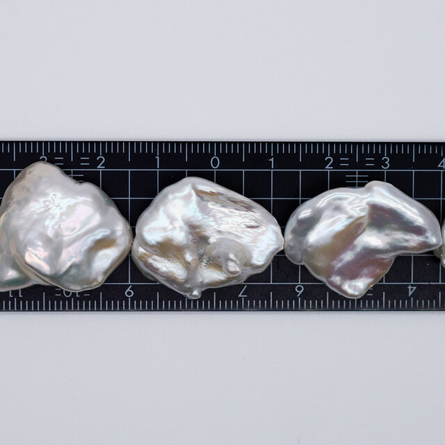 希少 極大 22~26mm*19~23mm オーロラ 花びら ケシパール 1粒