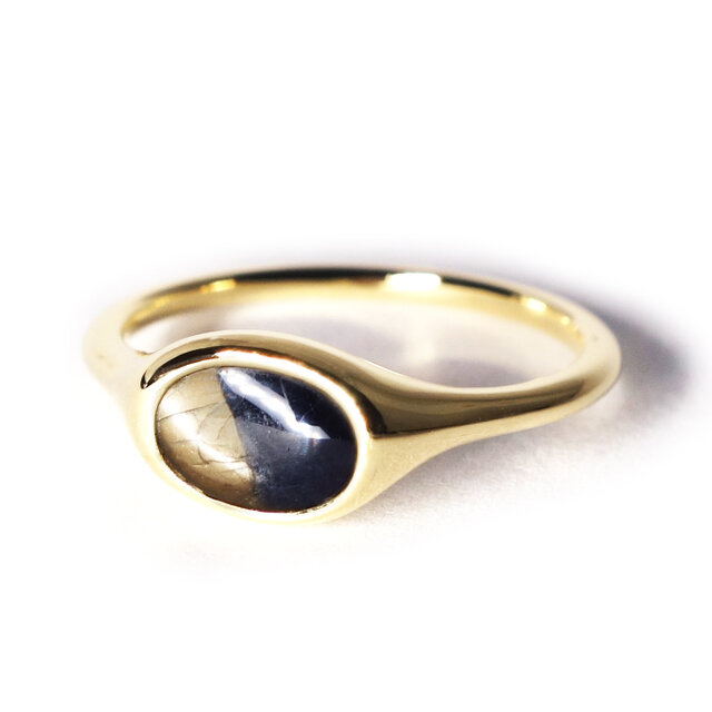 大粒7×5mmオーバルゴールドシーンサファイアK18リング【Pio by Parakee】Gold sheen sappの画像1枚目