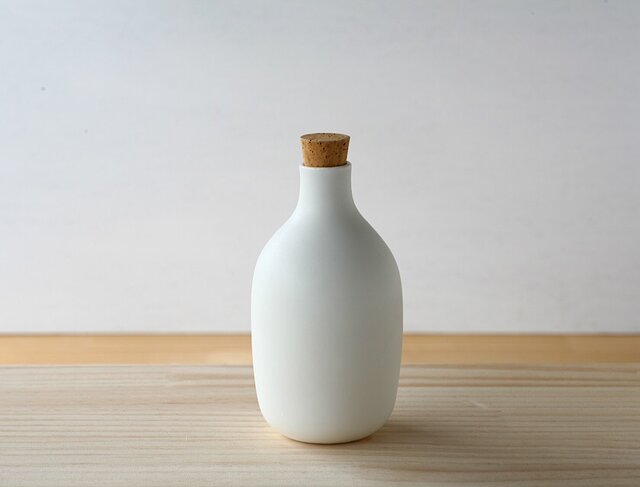 白い磁器の一輪挿し 花器 フラワーベース 花瓶 Iichi ハンドメイド クラフト作品 手仕事品の通販