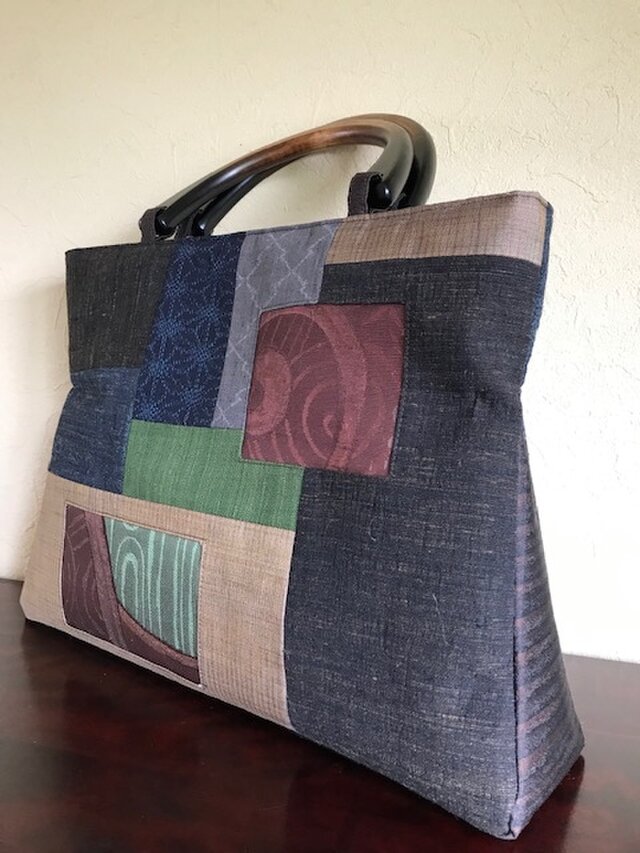 紬剥ぎ　帯地嵌め込みの三角マチ手提げ